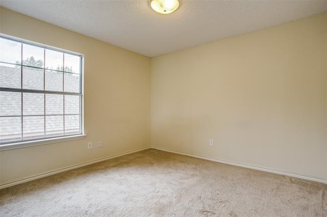 Building Photo - 1404 Honey Locust Dr