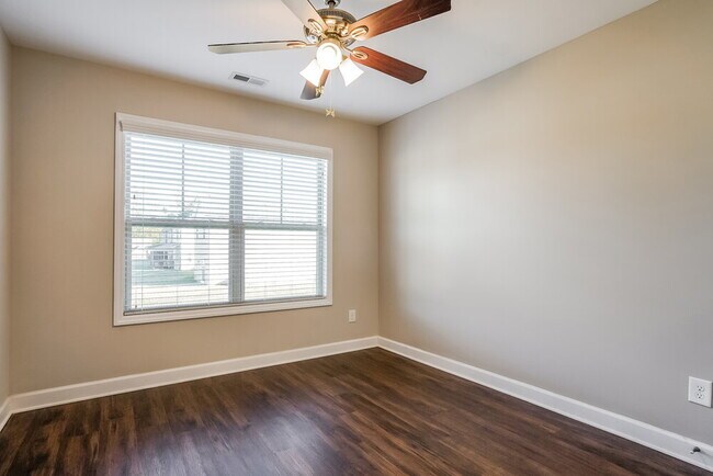 Building Photo - 104 W Webber Ln