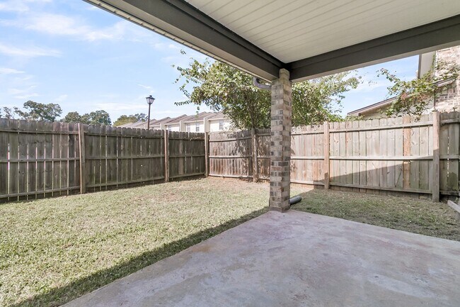 Building Photo - 3 Bedroom 1.5 Bath Town Home in North Charleston