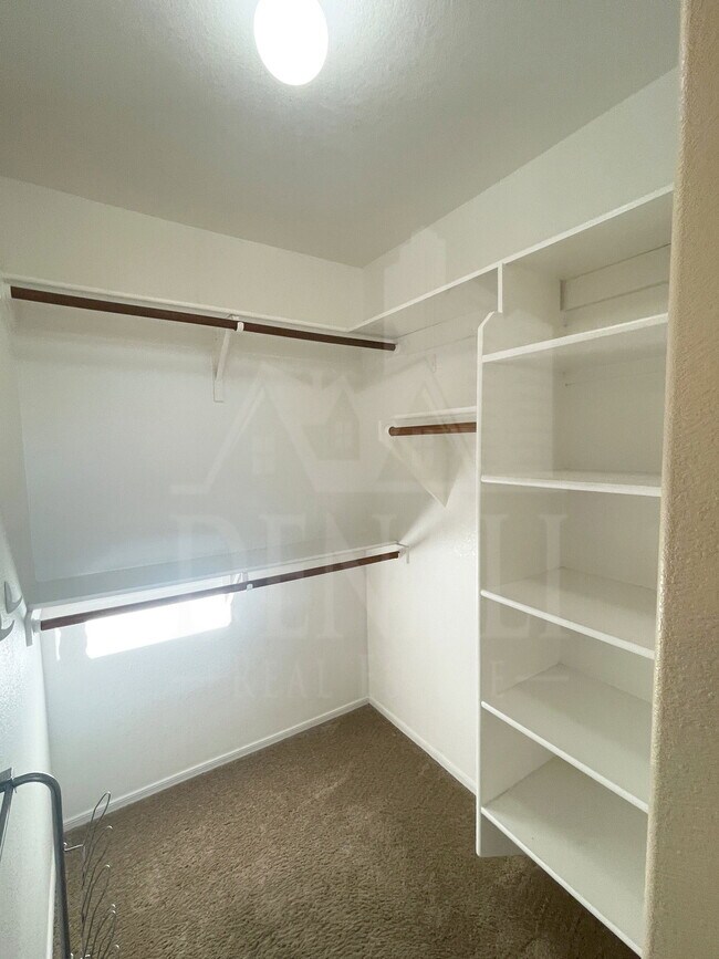 Building Photo - 465 S Wildrose