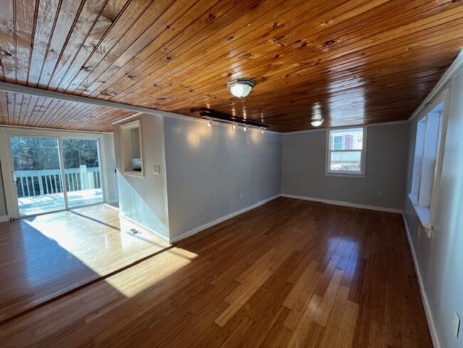 Building Photo - Electricity included!  3 Bedroom Home with...