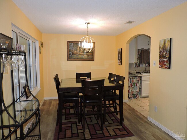 Building Photo - 12134 Longwood Dr