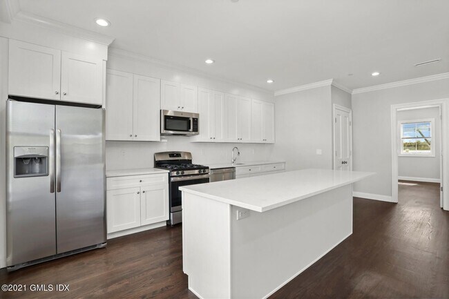 Building Photo - 4 Armonk St