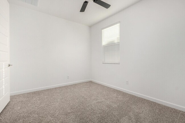 Building Photo - 17824 W Vogel Ave