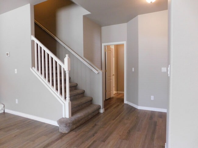 Building Photo - TWO WEEKS FREE RENT IN FOUNTAIN GREENS!