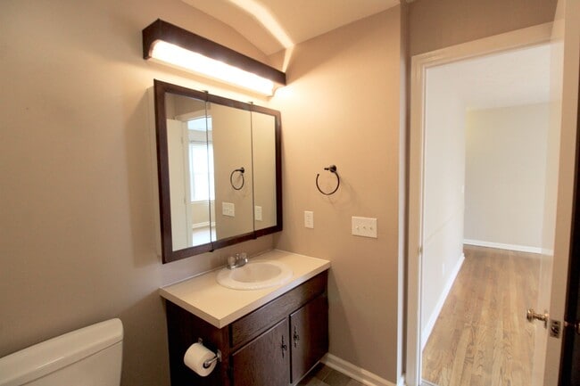 Building Photo - 907 Meadowlark Dr