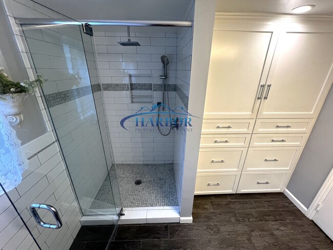 Building Photo - MOVE IN SPECIAL $1000 off 1st months' rent...