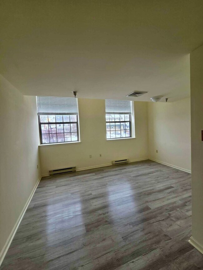 Building Photo - 149 Wilson St