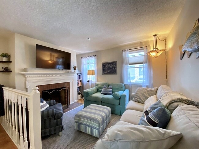 Primary Photo - 15 Henley St