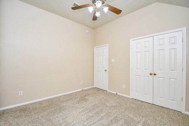 Building Photo - 10018 Park Meadow Dr
