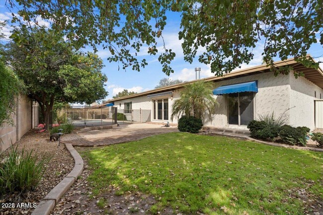 Building Photo - 5345 E Crocus Dr