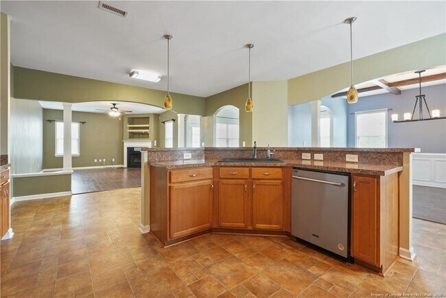 Building Photo - 415 Highgrove Dr