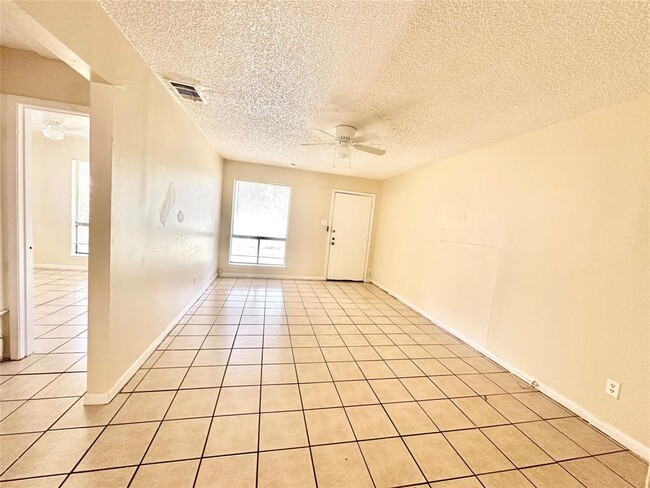Building Photo - 207 W William Cannon Dr