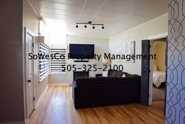 Building Photo - (FURNISHED) Charming Fully Furnished 2 Bedroom Home with Spacious Yard