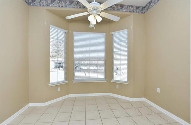 Building Photo - 111 Purple Sage Dr