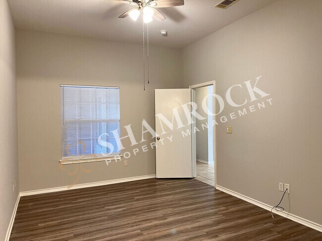 Building Photo - 10205 Lilac Ln