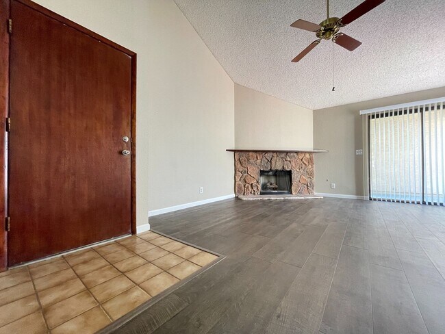 Building Photo - Summerlin Charming retro 2-bedroom home