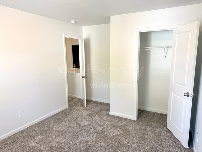 Building Photo - 6107 Heisler St