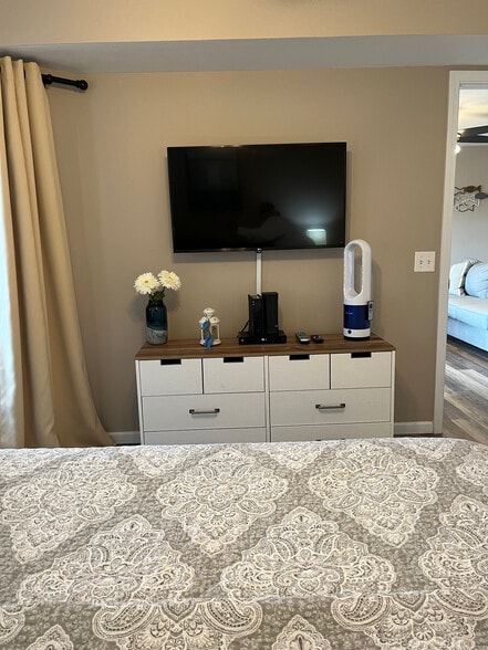 Master bedroom - 1481 Ledges Dr