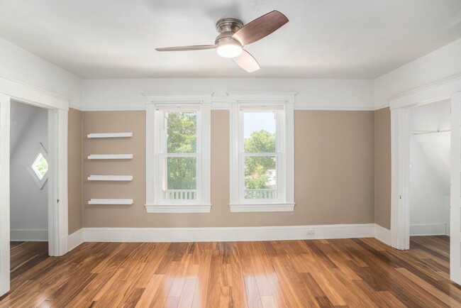 Building Photo - 1518 SE Poplar Ave