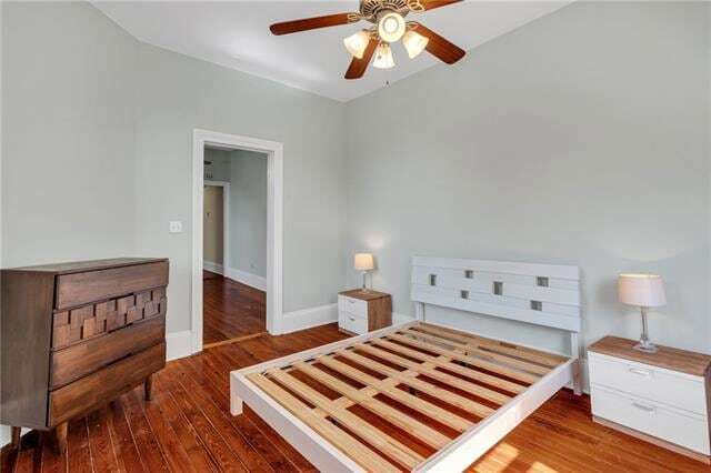 Building Photo - 5705 Prytania St