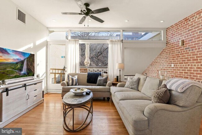 Building Photo - 725 Delaware Ave SW