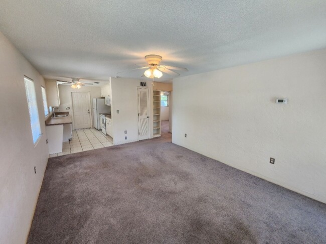 Building Photo - Nice 2/1 house in Edgewater, Dog Friendly