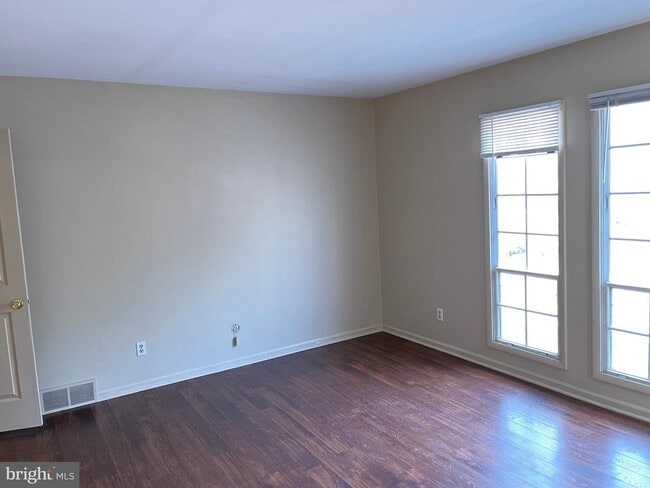 Building Photo - 70 Winged Foot Dr