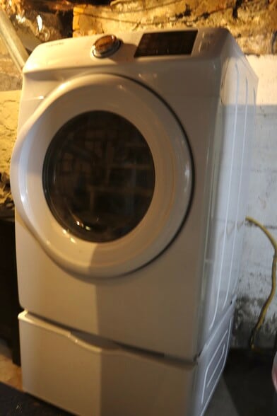 Building Photo - 618 Adams Street NE