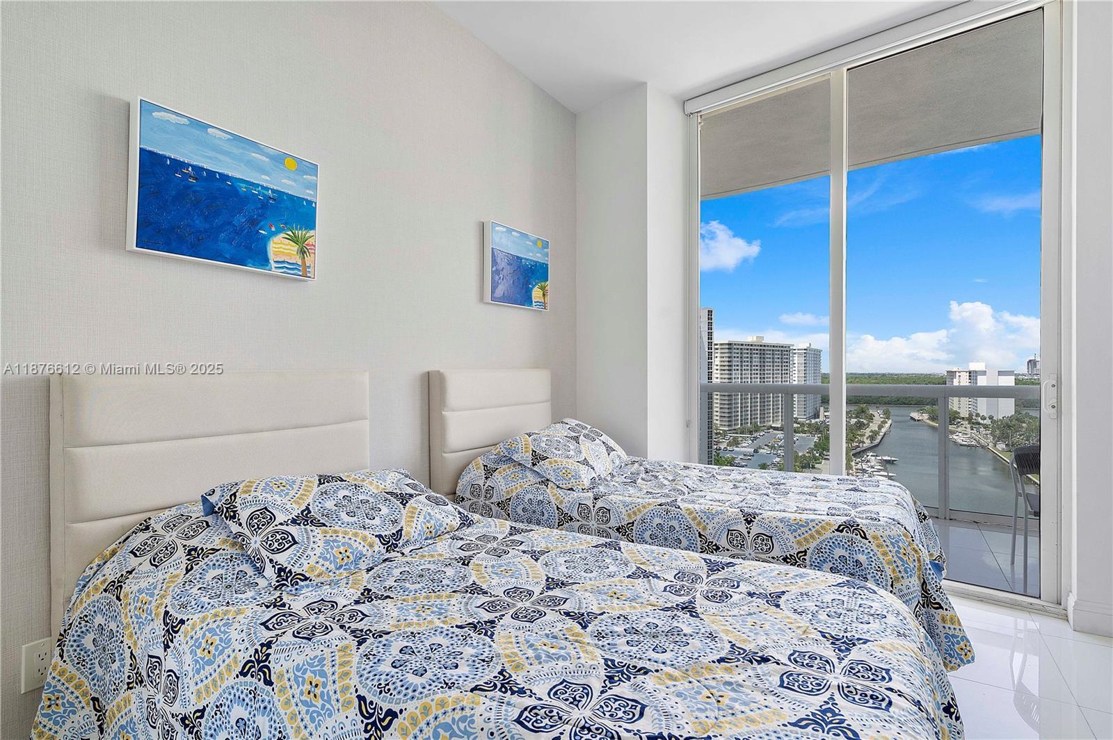 Building Photo - 15811 Collins Ave