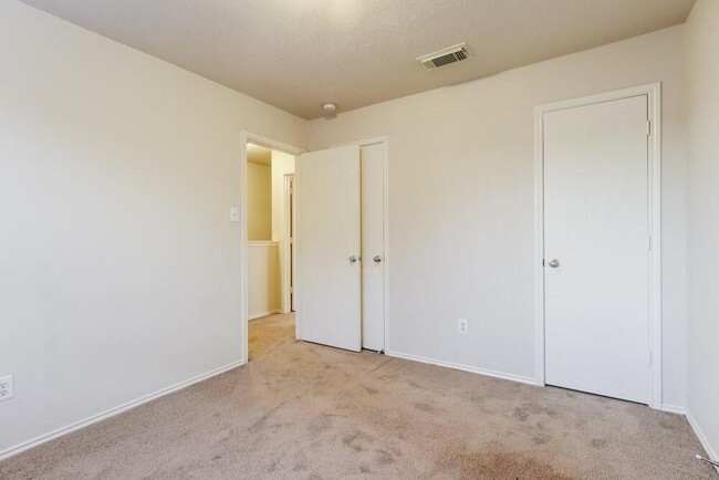 Building Photo - 20150 Deerbrook Park Blvd