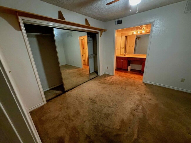 Building Photo - Cozy 1BD Condo in Richardson ISD with Fireplace & Amenities