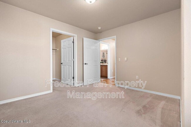 Building Photo - 310 N Promenade Loop