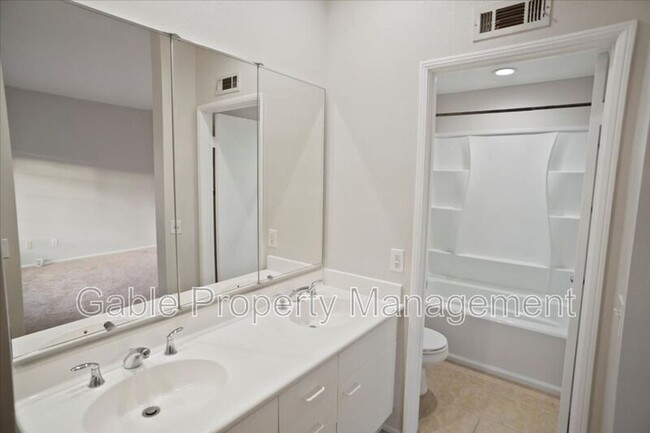 Building Photo - 27870 Crown Ct Cir