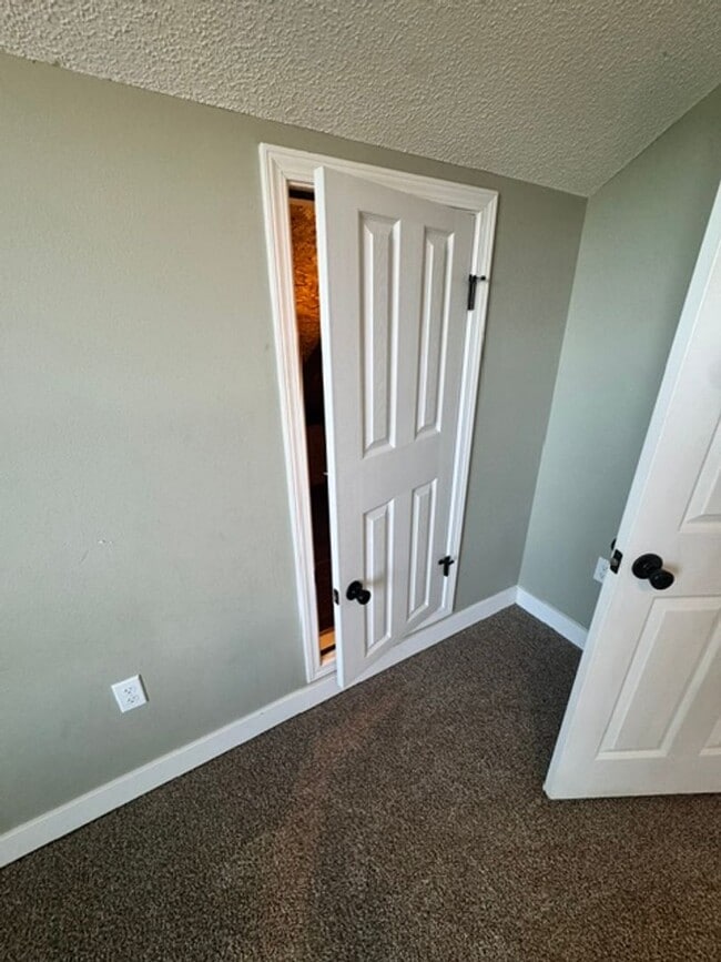 Building Photo - Spacious 4 Bedroom in South Crestview!
