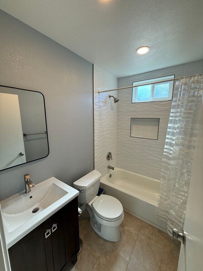 Building Photo - Newly Renovated Home on a Quiet Cul-de-Sac – Available Now