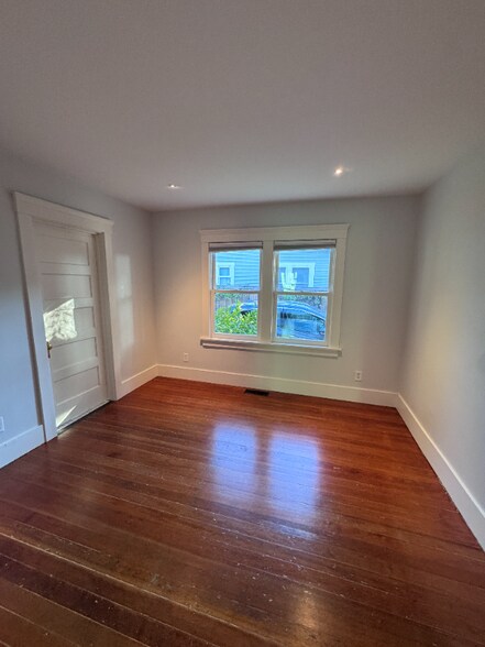 Building Photo - 643 Wright St