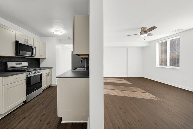 Building Photo - 2654 W 12th Pl