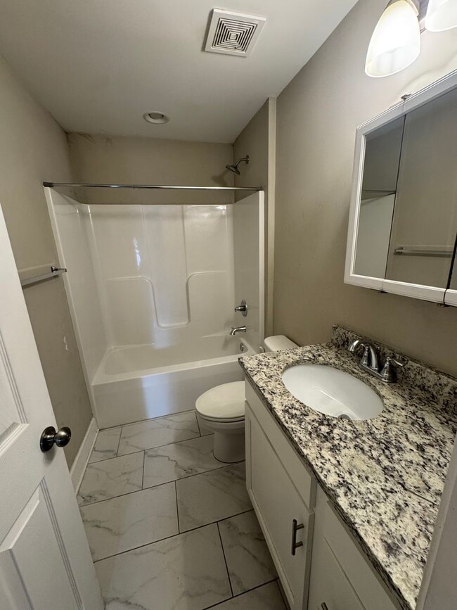 Building Photo - 3BR/1BA Northport