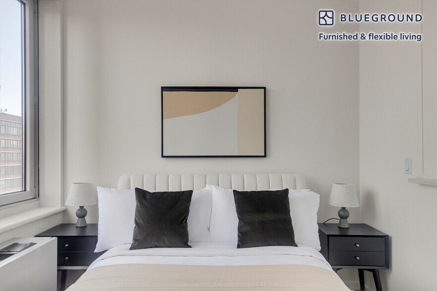 Building Photo - 635 W 42nd St