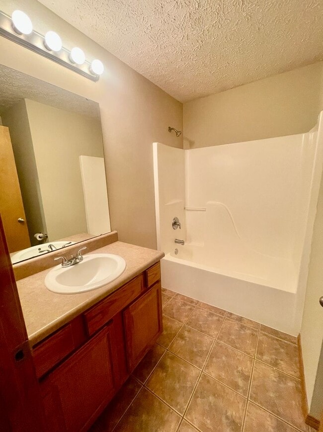 Building Photo - 6008 N 8th Ave