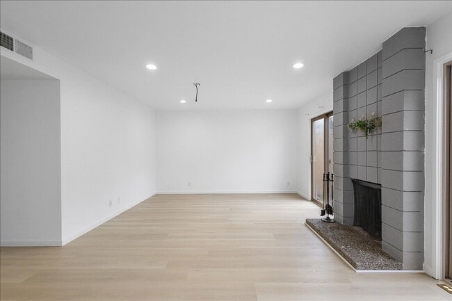 Building Photo - 1141 Verdemar Dr