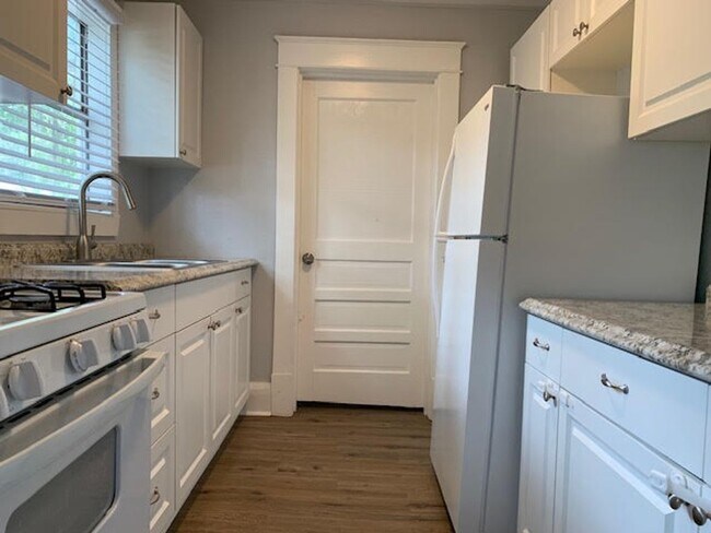 Building Photo - 2 Bed / 1 Bath for RENT in Lakeland's Hist...