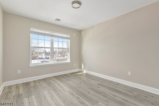 Building Photo - 156 N Auten Ave