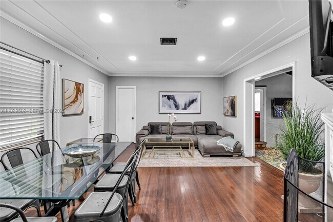 Building Photo - 427 NE 107th St