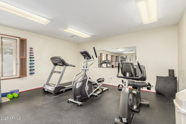 Building Photo - 5531 N 71st Pl