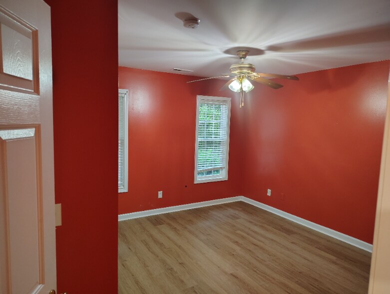 Building Photo - 6001 Mullens Dr