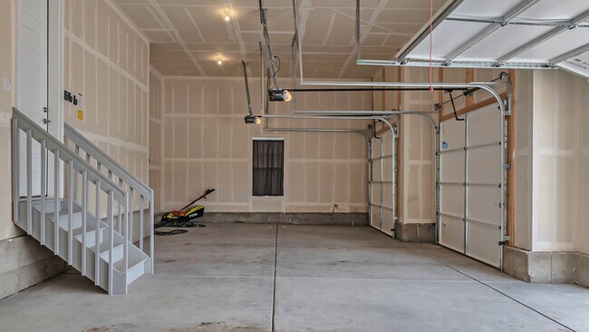 Building Photo - Beautiful Home in Canyons South!