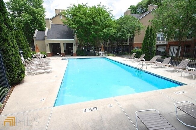 Building Photo - 1166 Village Ct SE