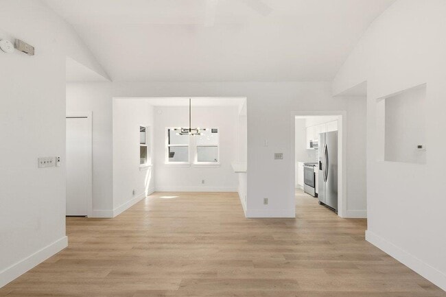 Building Photo - 814 W Mary St